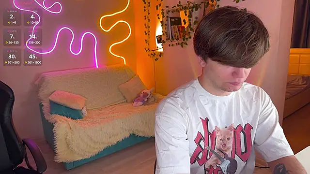 Snapshot of RobertAndLinela chatting on November 5, 2025, 4:43 pm RobertAndLinela online show from November 5, 2025, 4:43 pm