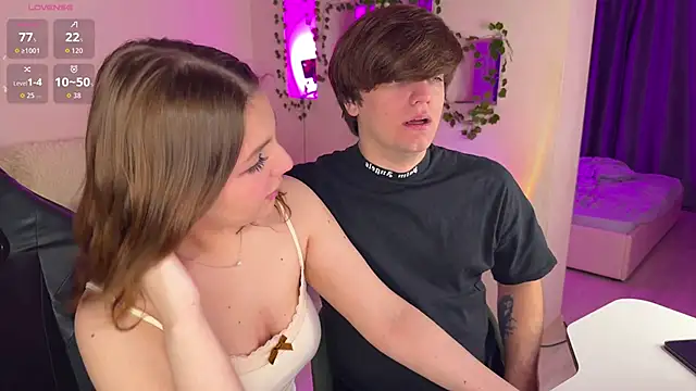 Snapshot of RobertAndLinela chatting on December 14, 2025, 5:35 am RobertAndLinela online show from December 14, 2025, 5:35 am