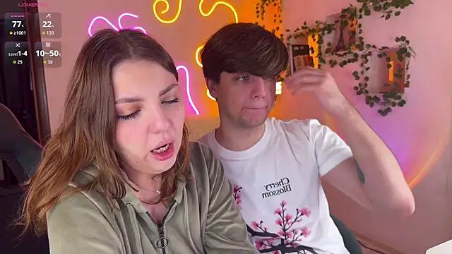 Snapshot of RobertAndLinela chatting on October 11, 2025, 8:04 am RobertAndLinela online show from October 11, 2025, 8:04 am