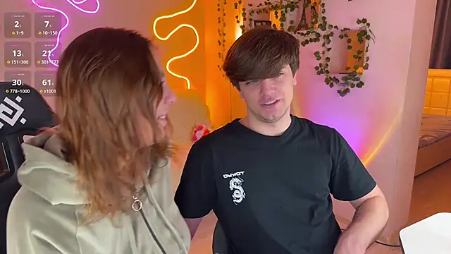 Snapshot of RobertAndLinela chatting on October 30, 2025, 2:47 pm RobertAndLinela online show from October 30, 2025, 2:47 pm