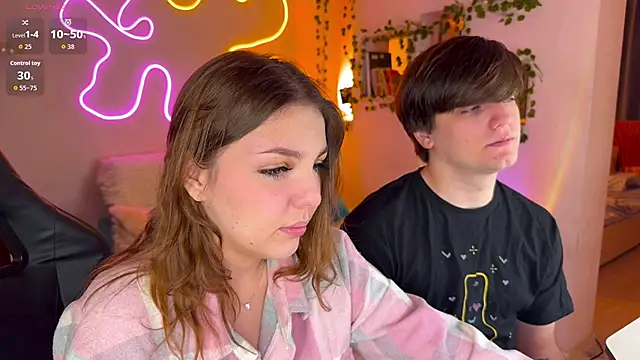 Snapshot of RobertAndLinela chatting on November 11, 2025, 3:18 pm RobertAndLinela online show from November 11, 2025, 3:18 pm