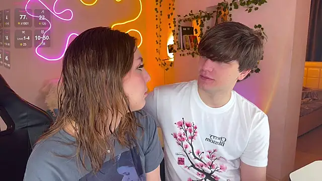 Snapshot of RobertAndLinela chatting on November 4, 2025, 2:10 pm RobertAndLinela online show from November 4, 2025, 2:10 pm