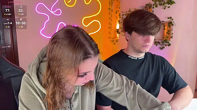 Snapshot of RobertAndLinela chatting on October 22, 2025, 12:59 pm RobertAndLinela online show from October 22, 2025, 12:59 pm