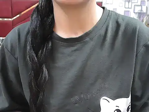 Snapshot of Somiya87 chatting on October 25, 2025, 4:44 am Somiya87 online show from October 25, 2025, 4:44 am