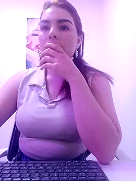 Snapshot of VictoriaMolina chatting on November 19, 2025, 12:43 am VictoriaMolina online show from November 19, 2025, 12:43 am