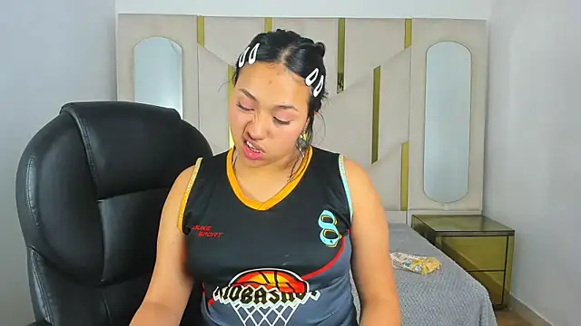 Snapshot of IsabellRodriguez18 chatting on November 25, 2025, 6:14 am IsabellRodriguez18 online show from November 25, 2025, 6:14 am