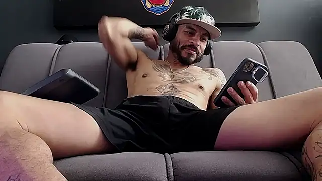 Snapshot of callme_douglas chatting on October 9, 2025, 2:39 pm callme douglas online show from October 9, 2025, 2:39 pm