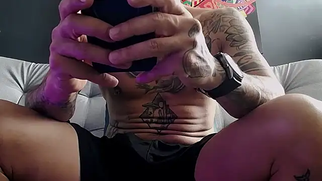 Snapshot of callme_douglas chatting on October 8, 2025, 2:18 pm callme douglas online show from October 8, 2025, 2:18 pm