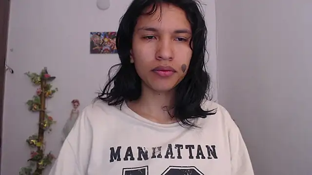 Snapshot of mari_heart chatting on December 17, 2025, 12:54 pm mari heart online show from December 17, 2025, 12:54 pm