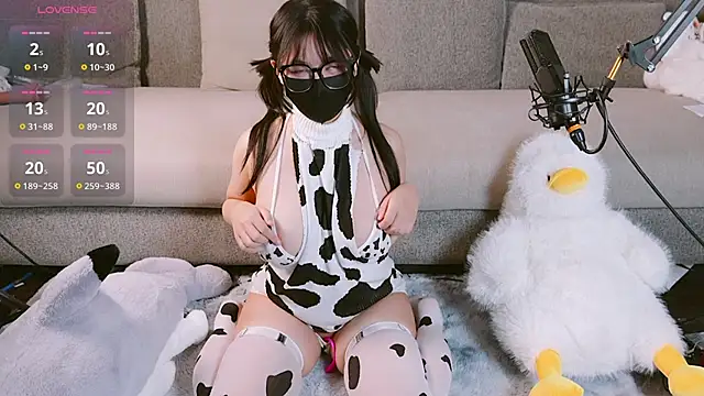 Yu UwU  online show from January 13, 2025, 2:11 pm