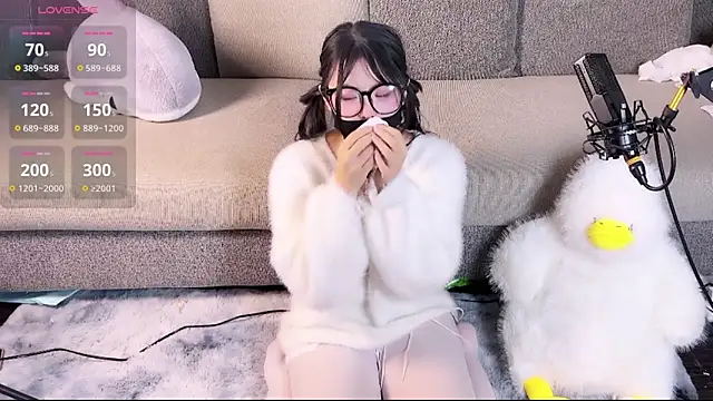 Yu UwU  online show from January 12, 2025, 3:36 pm