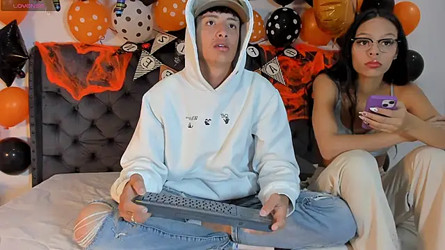 Snapshot of two_milkyway chatting on October 14, 2025, 12:50 pm two milkyway online show from October 14, 2025, 12:50 pm