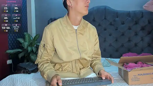 Snapshot of two_milkyway chatting on March 13, 2025, 12:24 pm two milkyway online show from March 13, 2025, 12:24 pm