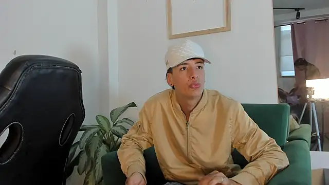 Snapshot of two_milkyway chatting on November 21, 2025, 12:59 pm two milkyway online show from November 21, 2025, 12:59 pm