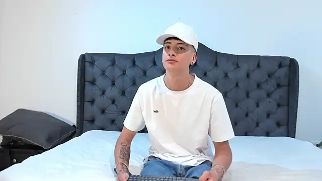 Snapshot of two_milkyway chatting on September 22, 2025, 1:50 pm two milkyway online show from September 22, 2025, 1:50 pm