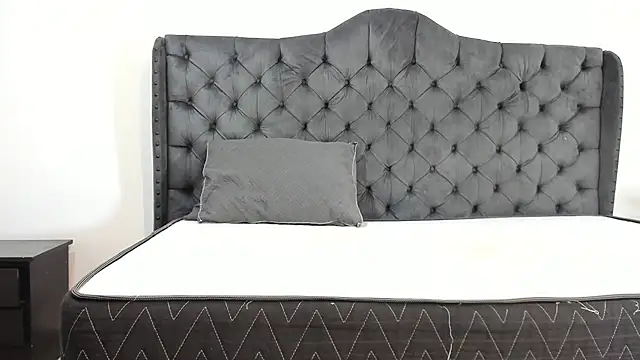 Snapshot of two_milkyway chatting on September 27, 2025, 12:22 pm two milkyway online show from September 27, 2025, 12:22 pm