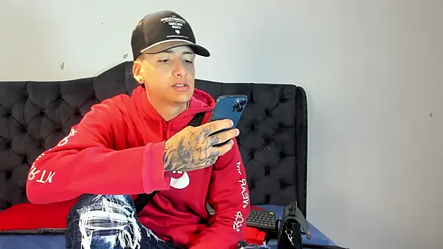 Snapshot of two_milkyway chatting on November 29, 2025, 12:38 pm two milkyway online show from November 29, 2025, 12:38 pm