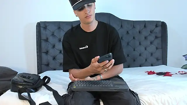 Snapshot of two_milkyway chatting on September 23, 2025, 12:23 pm two milkyway online show from September 23, 2025, 12:23 pm