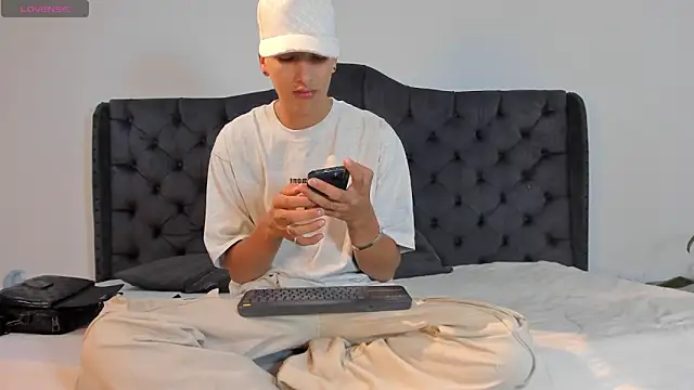 Snapshot of two_milkyway chatting on October 2, 2025, 12:08 pm two milkyway online show from October 2, 2025, 12:08 pm