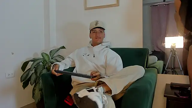 Snapshot of two_milkyway chatting on November 20, 2025, 12:50 pm two milkyway online show from November 20, 2025, 12:50 pm