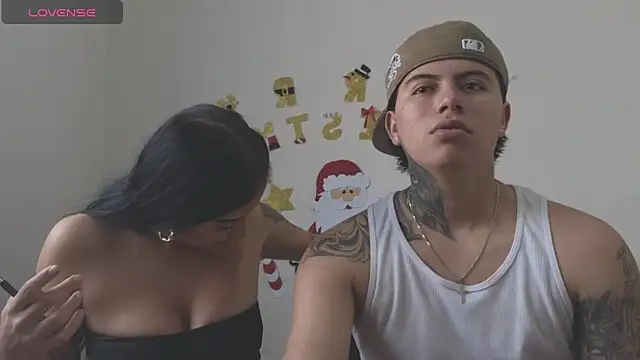 Snapshot of Thiago_x_Sahara chatting on November 30, 2025, 2:07 pm Thiago x Sahara online show from November 30, 2025, 2:07 pm