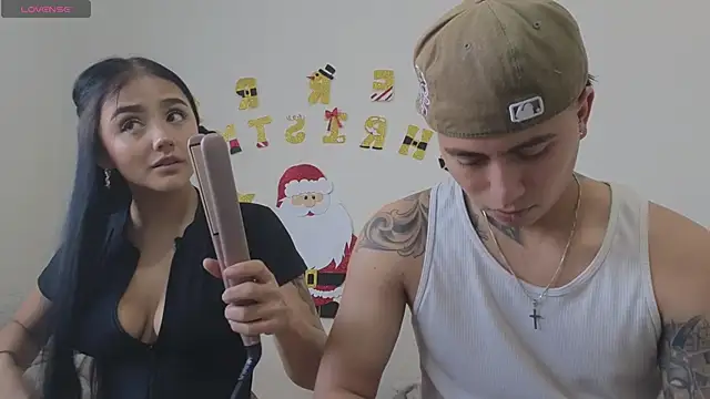 Snapshot of Thiago_x_Sahara chatting on December 5, 2025, 1:10 pm Thiago x Sahara online show from December 5, 2025, 1:10 pm