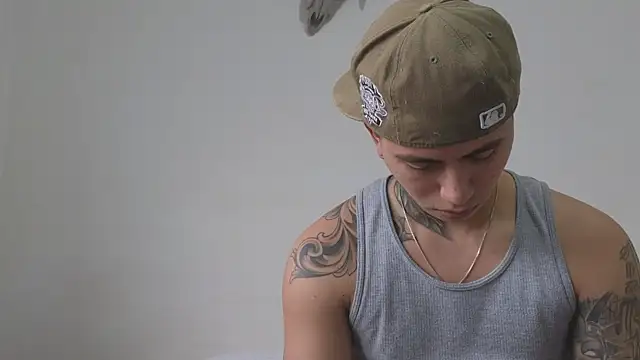 Snapshot of Thiago_x_Sahara chatting on November 17, 2025, 12:31 pm Thiago x Sahara online show from November 17, 2025, 12:31 pm