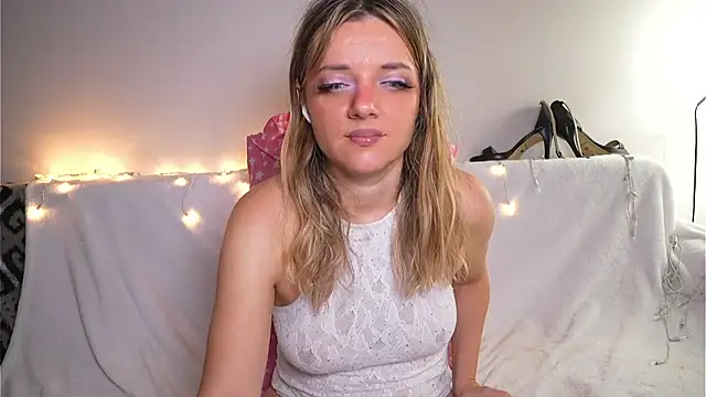 Snapshot of Magnetic_Amy chatting on October 9, 2025, 7:31 am Magnetic Amy online show from October 9, 2025, 7:31 am