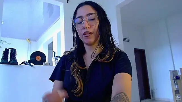 Snapshot of Maam_Ine chatting on May 1, 2026, 8:25 pm Maam Ine online show from May 1, 2026, 8:25 pm