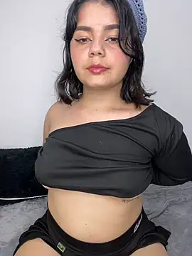 pretty angela1 online show from February 3, 2025, 1:41 am
