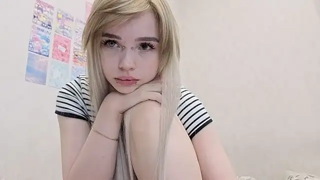 Snapshot of emodreamgirl chatting on May 20, 2026, 12:02 pm emodreamgirl online show from May 20, 2026, 12:02 pm