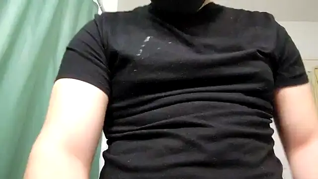 Maxoux02 online show from February 18, 2025, 5:31 pm