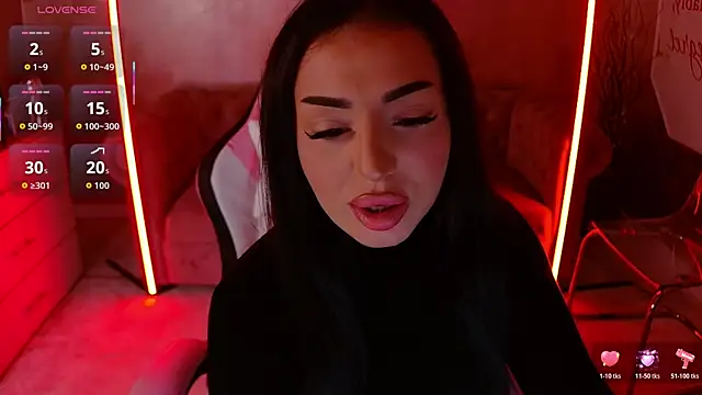 Snapshot of evanew_ chatting on November 25, 2025, 5:02 pm evanew online show from November 25, 2025, 5:02 pm