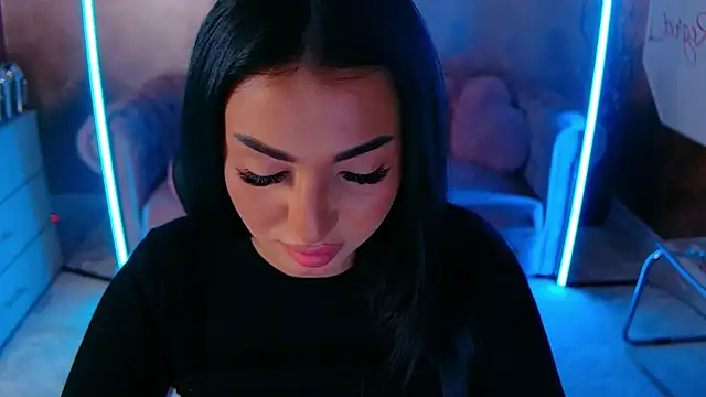 Snapshot of evanew_ chatting on October 19, 2025, 5:16 pm evanew online show from October 19, 2025, 5:16 pm