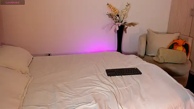 rachaeldeckard   online show from September 10, 2025, 6:23 am