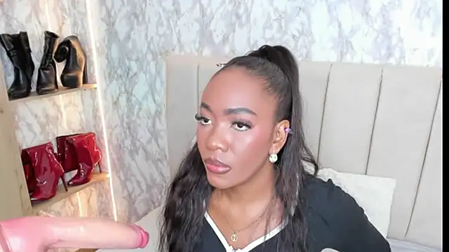 Snapshot of whiitneyfox chatting on October 28, 2025, 11:03 pm whiitneyfox online show from October 28, 2025, 11:03 pm