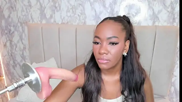 Snapshot of whiitneyfox chatting on November 3, 2025, 9:40 pm whiitneyfox online show from November 3, 2025, 9:40 pm