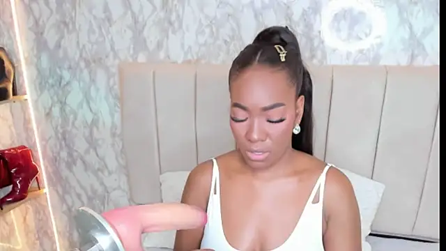 Snapshot of whiitneyfox chatting on November 25, 2025, 11:27 pm whiitneyfox online show from November 25, 2025, 11:27 pm