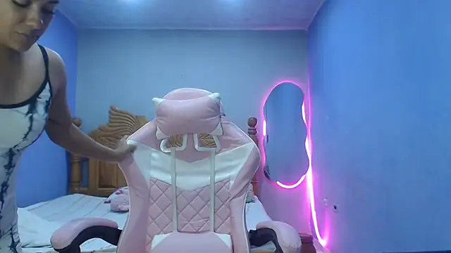 Snapshot of Coral0403 chatting on November 9, 2025, 4:33 pm Coral0403 online show from November 9, 2025, 4:33 pm