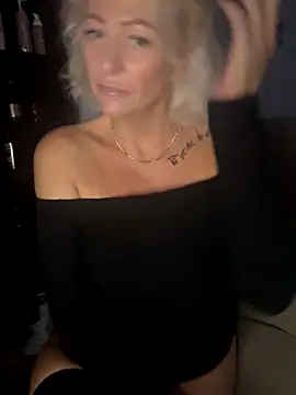 Snapshot of AlessasRoom chatting on September 26, 2025, 6:31 am AlessasRoom online show from September 26, 2025, 6:31 am
