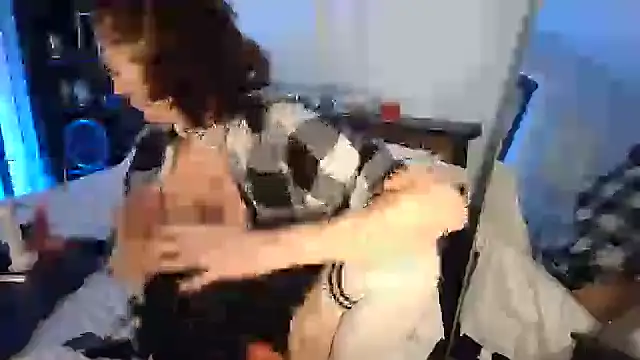 Snapshot of AlessasRoom chatting on November 18, 2025, 7:22 am AlessasRoom online show from November 18, 2025, 7:22 am