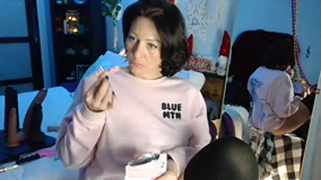 Snapshot of AlessasRoom chatting on December 5, 2025, 4:44 am AlessasRoom online show from December 5, 2025, 4:44 am