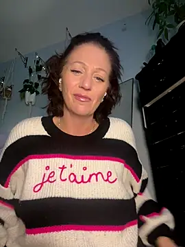 Snapshot of AlessasRoom chatting on November 16, 2025, 9:51 pm AlessasRoom online show from November 16, 2025, 9:51 pm