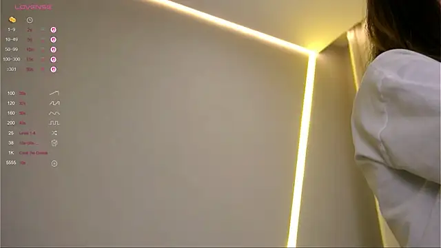 Snapshot of LittleOriana chatting on September 12, 2025, 12:11 am LittleOriana online show from September 12, 2025, 12:11 am