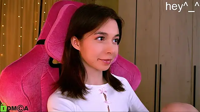 Snapshot of LittleOriana chatting on March 7, 2025, 10:54 pm LittleOriana online show from March 7, 2025, 10:54 pm