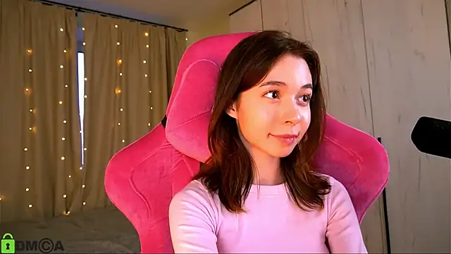 Snapshot of LittleOriana chatting on March 14, 2025, 5:05 am LittleOriana online show from March 14, 2025, 5:05 am