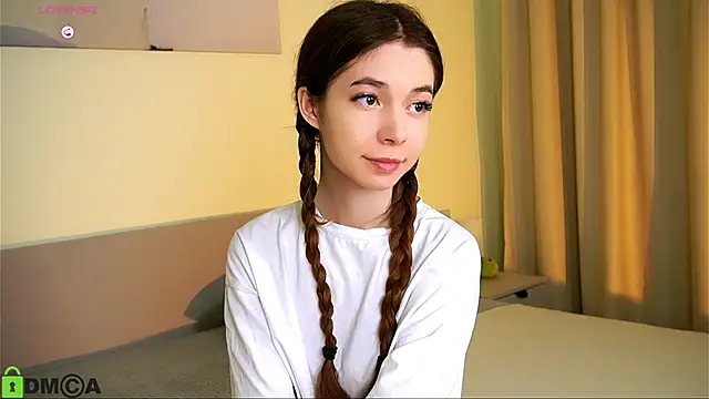 Snapshot of LittleOriana chatting on January 19, 2025, 7:58 pm LittleOriana online show from January 19, 2025, 7:58 pm