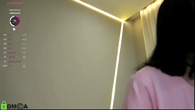 Snapshot of LittleOriana chatting on October 26, 2025, 8:31 pm LittleOriana online show from October 26, 2025, 8:31 pm