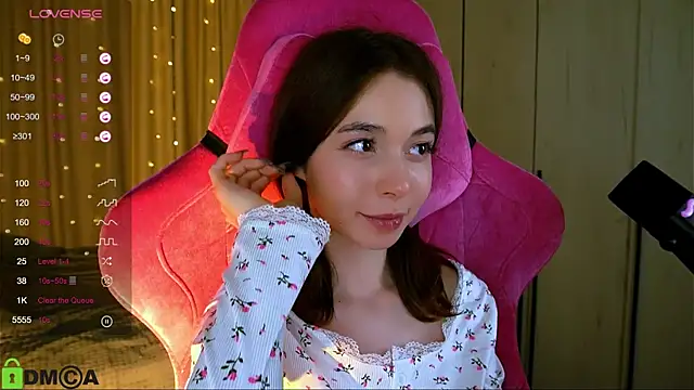 Snapshot of LittleOriana chatting on March 7, 2025, 1:53 am LittleOriana online show from March 7, 2025, 1:53 am