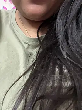 Snapshot of queen_pari chatting on December 15, 2025, 7:20 pm queen pari online show from December 15, 2025, 7:20 pm